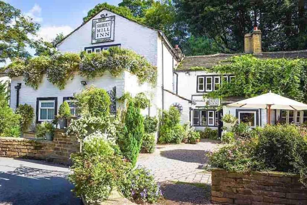 Unique Victorian Stable Conversion هاليفاكس المظهر الخارجي الصورة