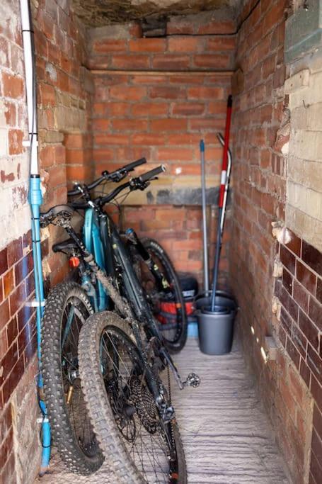 Unique Victorian Stable Conversion هاليفاكس المظهر الخارجي الصورة