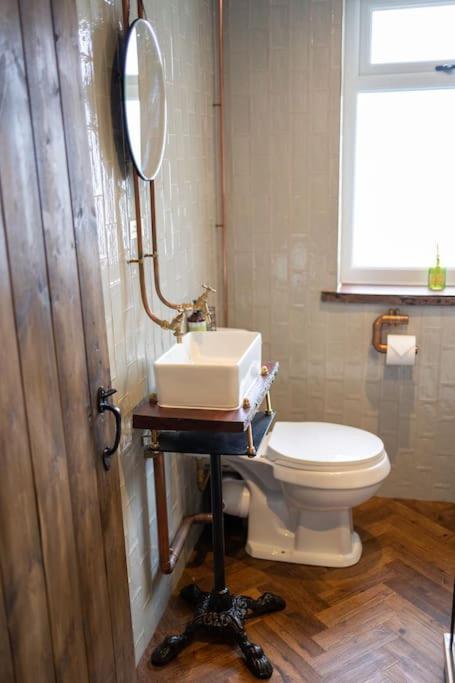 Unique Victorian Stable Conversion هاليفاكس المظهر الخارجي الصورة