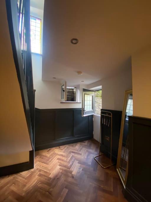Unique Victorian Stable Conversion هاليفاكس المظهر الخارجي الصورة