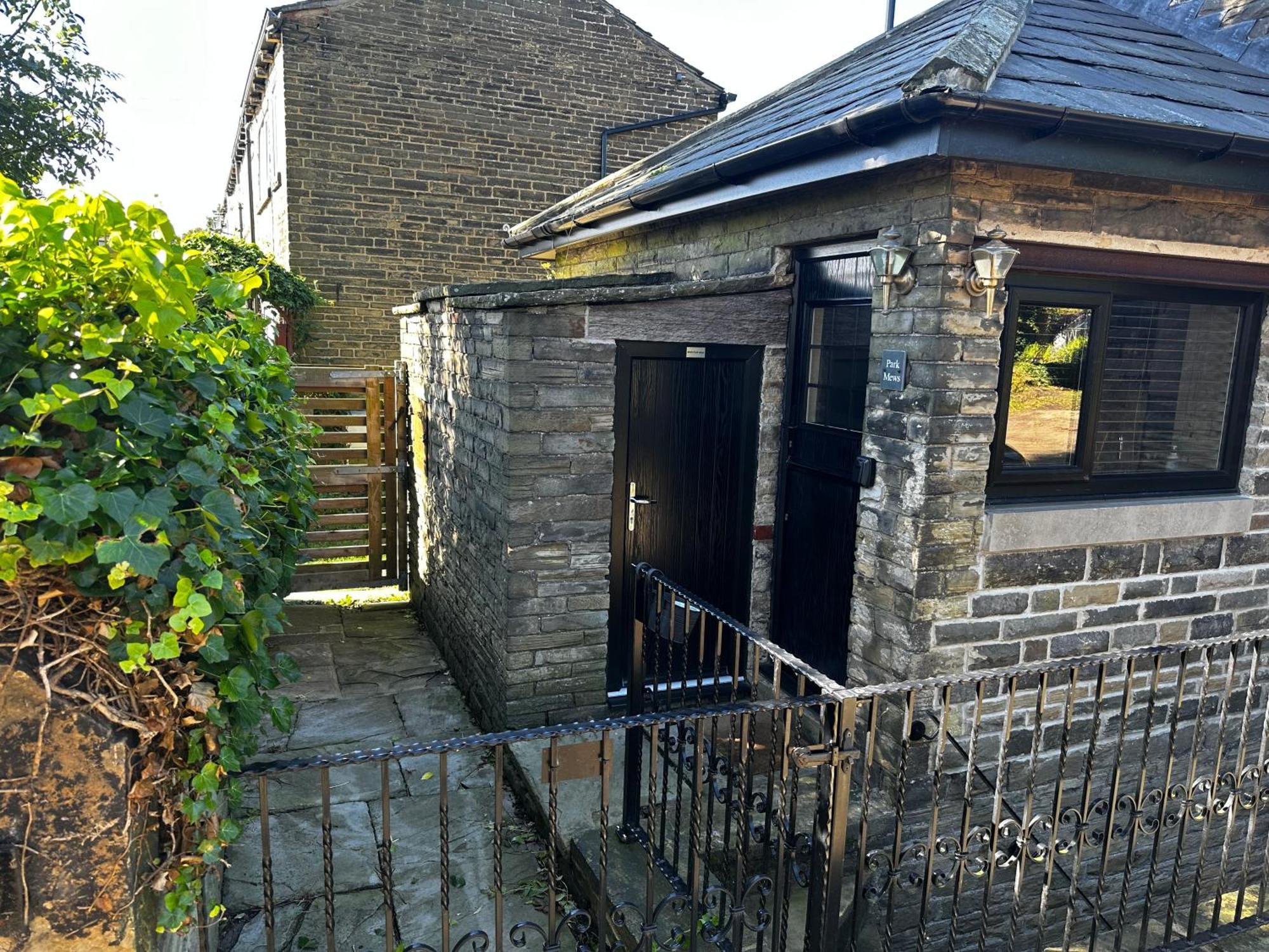 Unique Victorian Stable Conversion هاليفاكس المظهر الخارجي الصورة