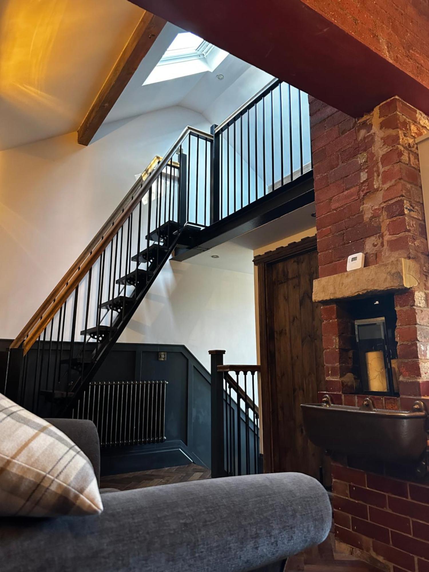 Unique Victorian Stable Conversion هاليفاكس المظهر الخارجي الصورة